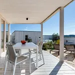 Sunshine Buqez Villa *
