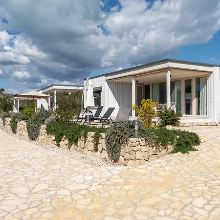 Sunshine Buqez Villa