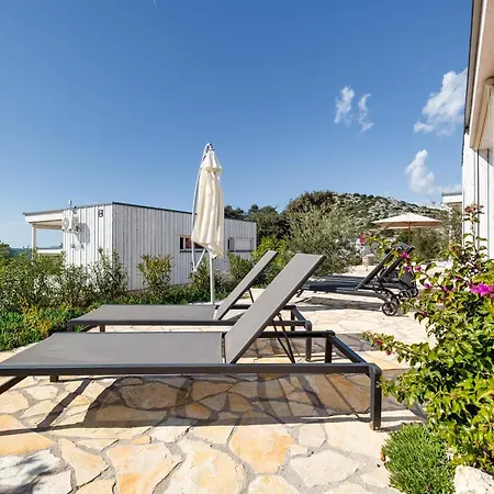 Sunshine Buqez Villa *