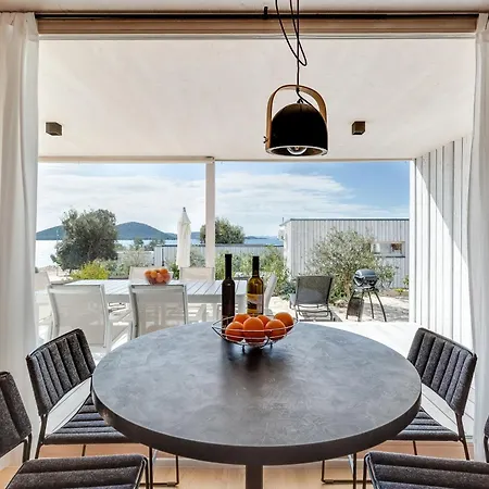 Sunshine Buqez Villa